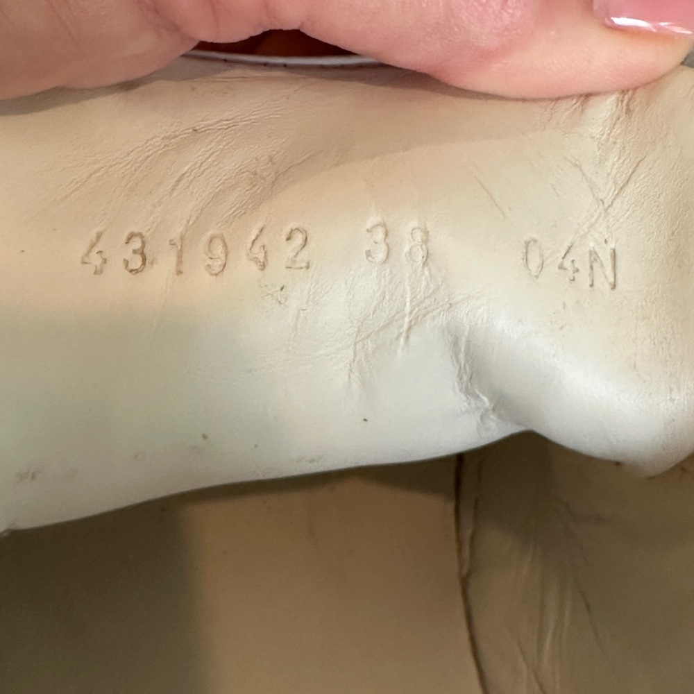 Gucci White Leather Men's Sneakers with Red and Green Accent - Picture 6 of 10